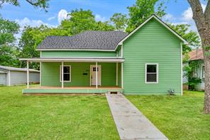562 SW 1ST - Photo 1