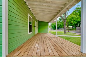 562 SW 1ST - Photo 2