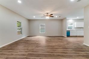 562 SW 1ST - Photo 3