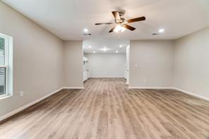 562 SW 1ST - Photo 4