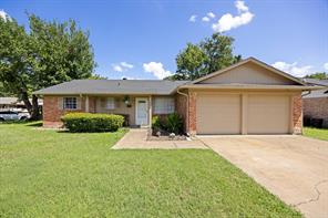 401 Langley Avenue - Photo 1