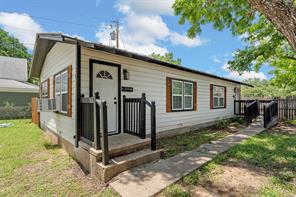 1103 E Leon Street - Photo 1