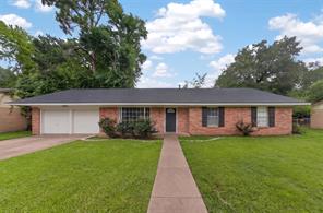 813 E Clinton Avenue - Photo 1