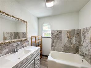 1402 Avenue A - Photo 15