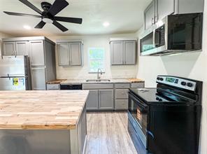 1402 Avenue A - Photo 7