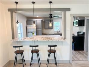 1402 Avenue A - Photo 9