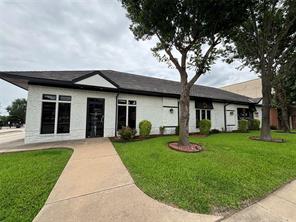 820 N Zang Boulevard - Photo 2