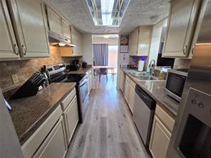 1402 S Carrier Parkway - Photo 17