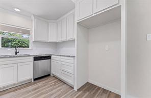 4128 Hillcrest Drive - Photo 4