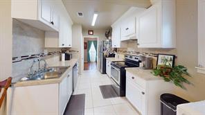 1701 S High - Photo 4