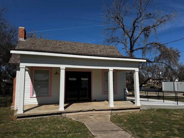 647 W W Washington Street