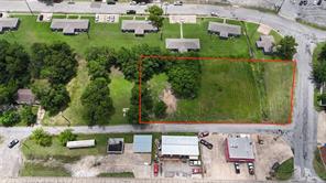 808 E Third St - Photo 1