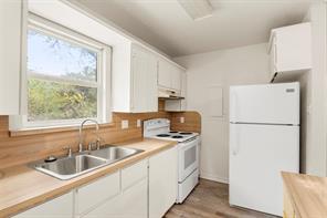521 Hilltop Drive - Photo 10
