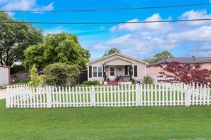 405 Pecan Street - Photo 1