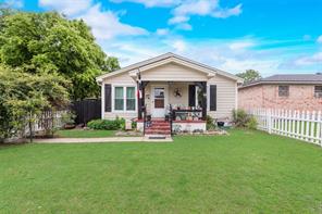 405 Pecan Street - Photo 2
