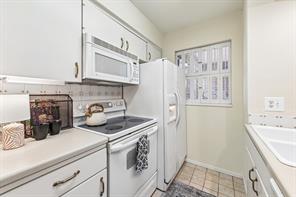 6017 Milton Street - Photo 8