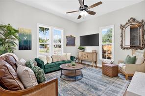 702 W Spring Street - Photo 16