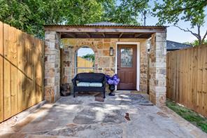 702 W Spring Street - Photo 35