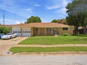 927 Poinsettia Drive - Photo 1