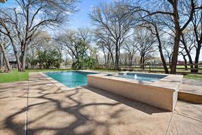 1720 Mistletoe Drive - Photo 3