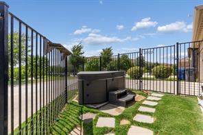 6920 Royal View Drive - Photo 33