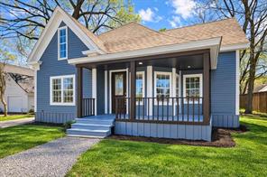 415 W 7th Street - Photo 1