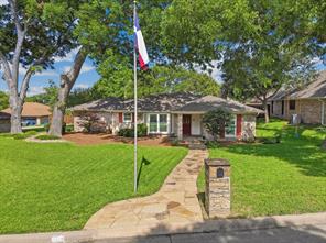 109 Crestwood Drive - Photo 1