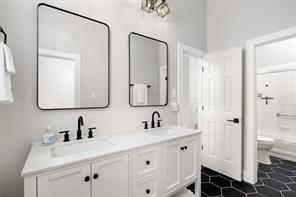 905 Rolling Meadows Court - Photo 13