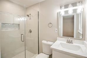 327 W Mckinney Street - Photo 18