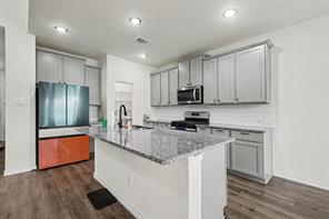 10600 Breezeway Drive - Photo 10