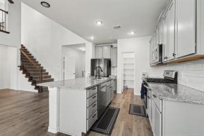 10600 Breezeway Drive - Photo 11