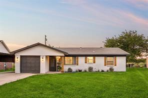 104 E Oak Street - Photo 1