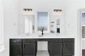 720 Skyview Court - Photo 16