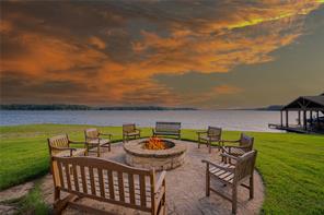 582 Windy Point Drive - Photo 3