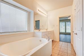 7048 Summit Parc Drive - Photo 14