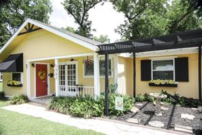 367 Hillcroft Drive - Photo 2