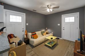 1107 Vine Street - Photo 10