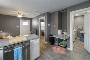1107 Vine Street - Photo 11