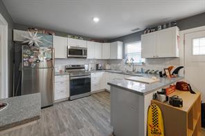 1107 Vine Street - Photo 12