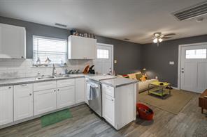 1107 Vine Street - Photo 13