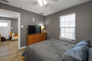 1107 Vine Street - Photo 15