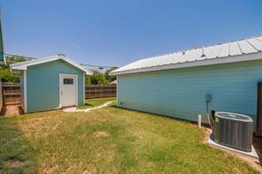 1107 Vine Street - Photo 22