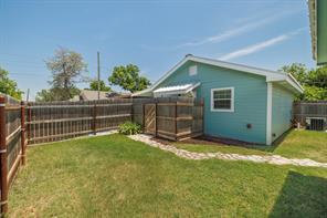 1107 Vine Street - Photo 26