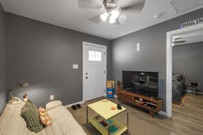 1107 Vine Street - Photo 8