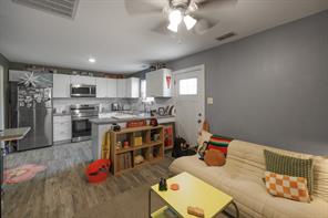 1107 Vine Street - Photo 9