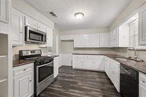 1702 Yorkshire Drive - Photo 7
