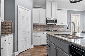 840 Parkside Drive - Photo 4