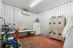 324 E Highway 6 - Photo 12