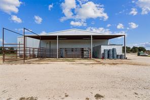 324 E Highway 6 - Photo 19