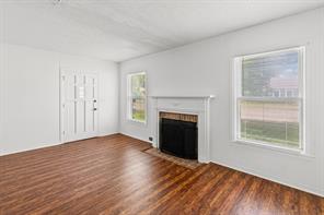 1050 W Dallas Avenue - Photo 2